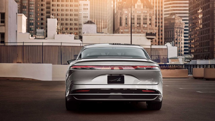 拉低入门门槛，实力依旧不俗，Lucid Air新增两款低配车型