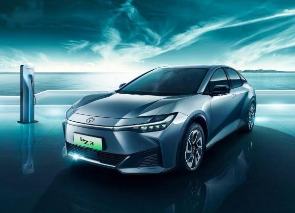 丰田与比亚迪合作的运动跨界纯电动汽车，2025年上市！