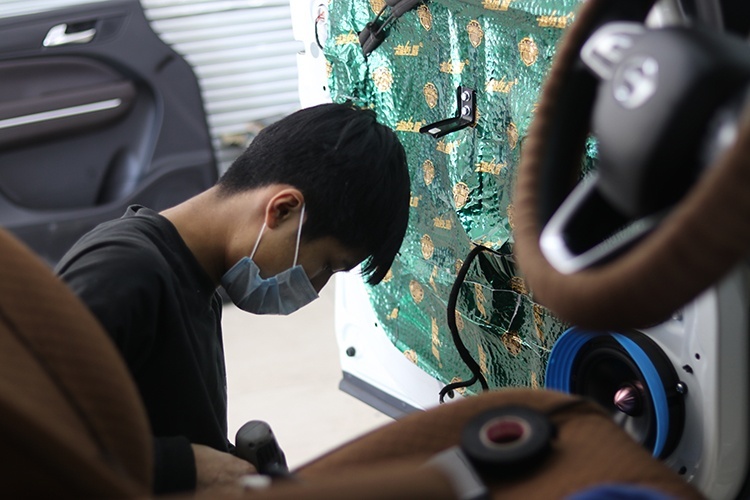 哈尔滨大能汽车隔音，广汽传祺GM6汽车音响改装黄金声学