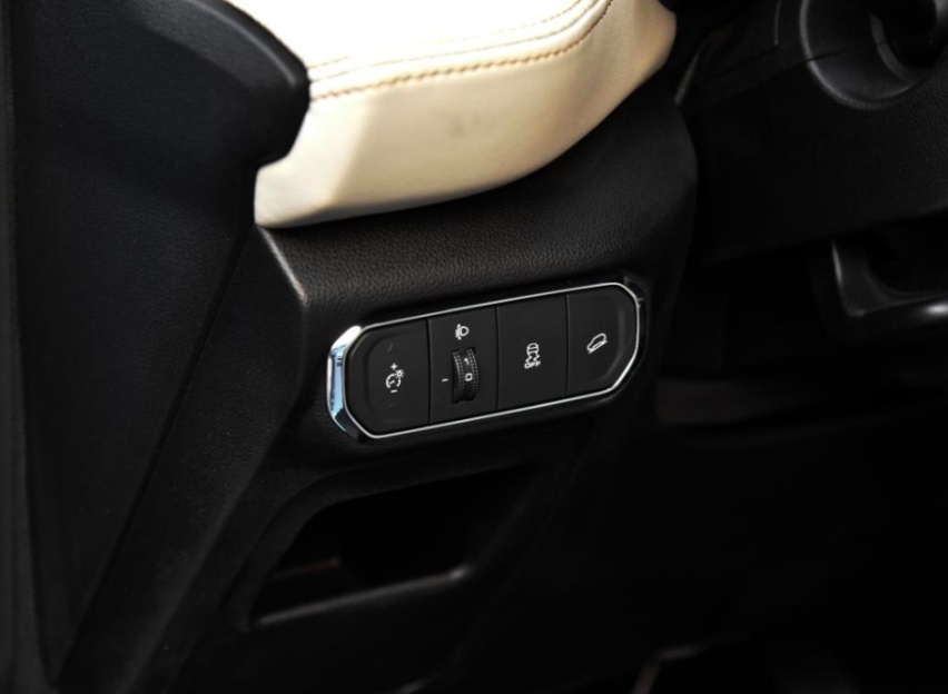 10万级国产紧凑型SUV，哈弗初恋对比帝豪GS谁更好？