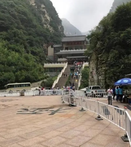 华山自驾游，奥迪Q5让我畅游各种路况