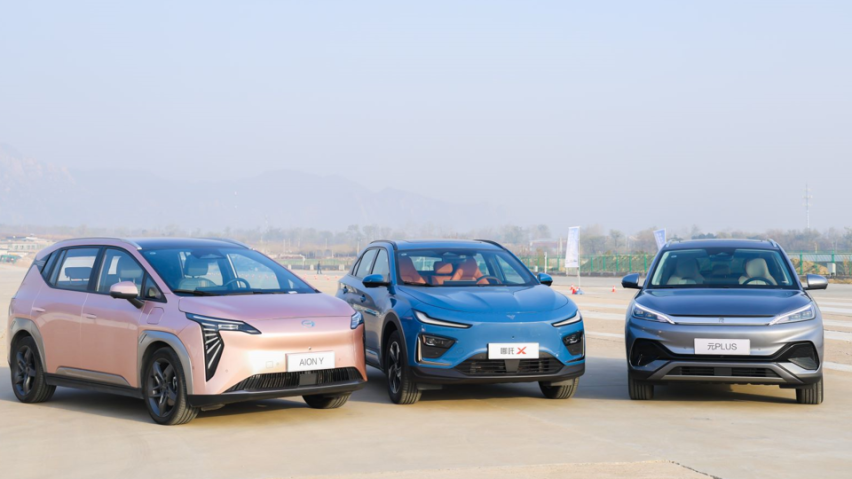 15万内家用纯电SUV,哪吒X能否挑战行业标杆比亚迪元PLUS?