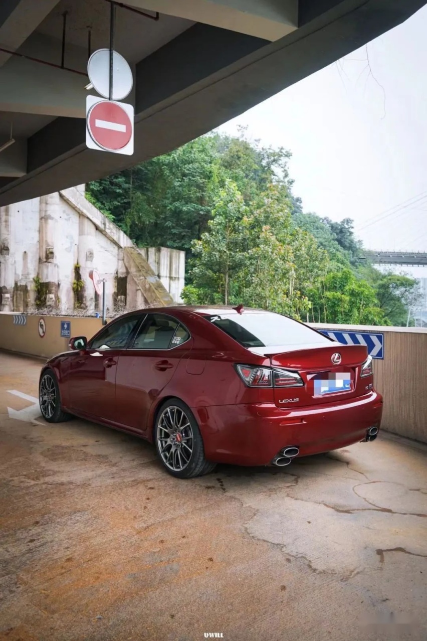 移植了5.0 V8机器的雷克萨斯IS300，这是给宝宝的见面礼？