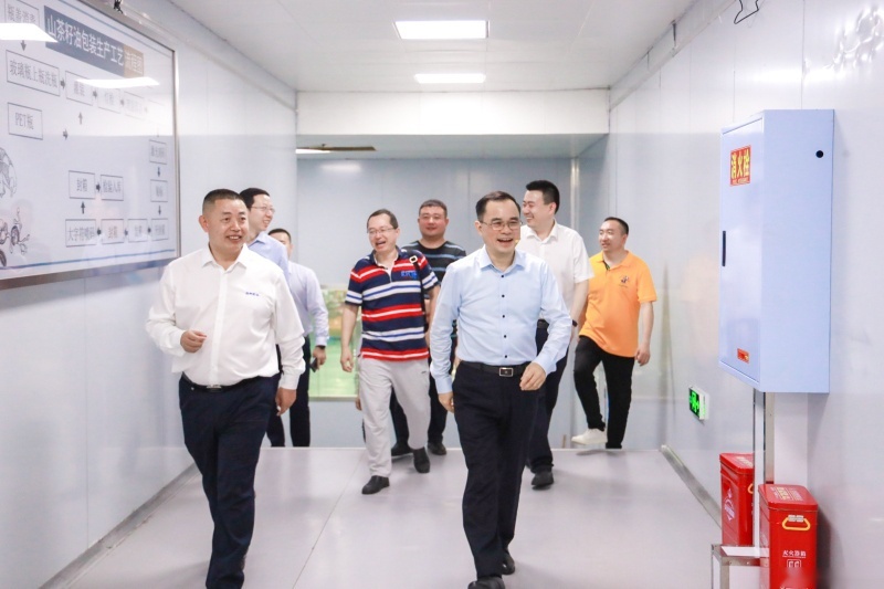 公益帮扶长安在行动，朱华荣上阵给酉阳茶油代言