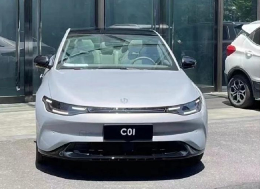 零跑C01实车谍照曝光;吉利入股雷诺汽车