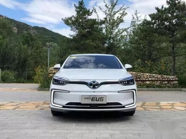 下滑的市场也有黑马，2019年最畅销的新能源车型原来是它