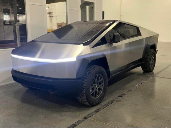 细节有变化，疑似特斯拉Cybertruck量产版实拍图曝光