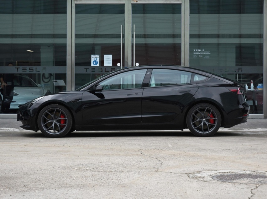 特斯拉Model 3值得买吗？空间大吗？