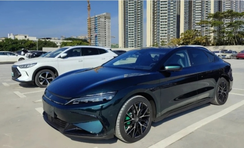 3.9秒破百,车身加长,新款比亚迪汉 EV 实车曝光