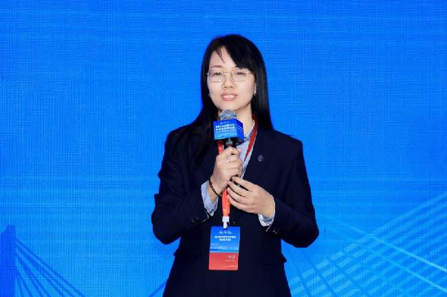中国首个豪华汽车品牌闪充委员会成立，路特斯引领豪华补能新标准
