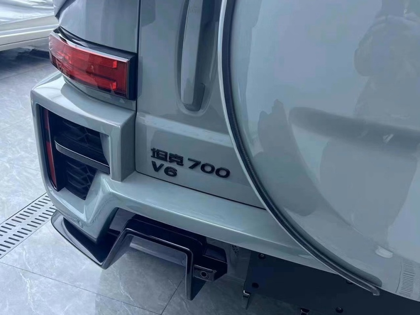 长城新车曝光，5米多长，搭载3.0T V6引擎，配四驱，造型机甲硬派