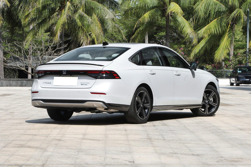 汉DM-i荣耀版对比雅阁e:PHEV，你更喜欢哪一款？