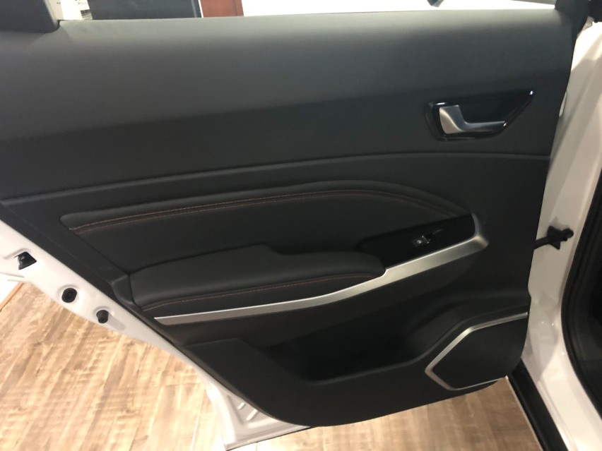 ​【不羁聊车】红旗首款纯电SUV，试看E-HS3如何定义精致