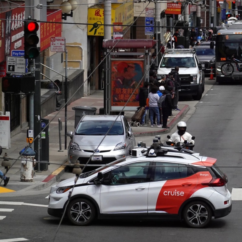 打脸了，旧金山全面放开Robotaxi第二天，市区再遇无人车罢工