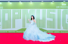 2025 第九届华语金曲盛典高光时刻：“水木精灵” 王炫梓妍深情献唱〈时间彼岸幸存者〉