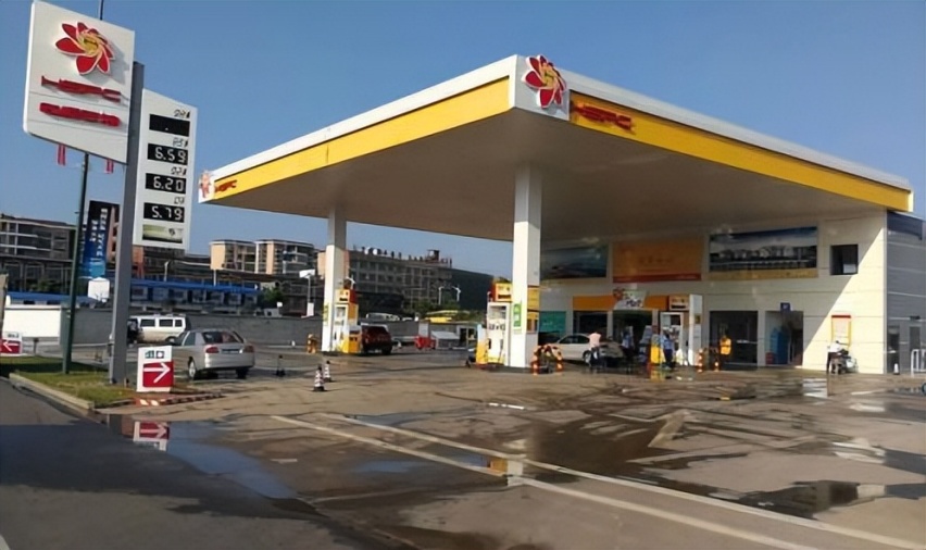 民营加油站火了？92号汽油只要六块多，消费者：靠谱不？