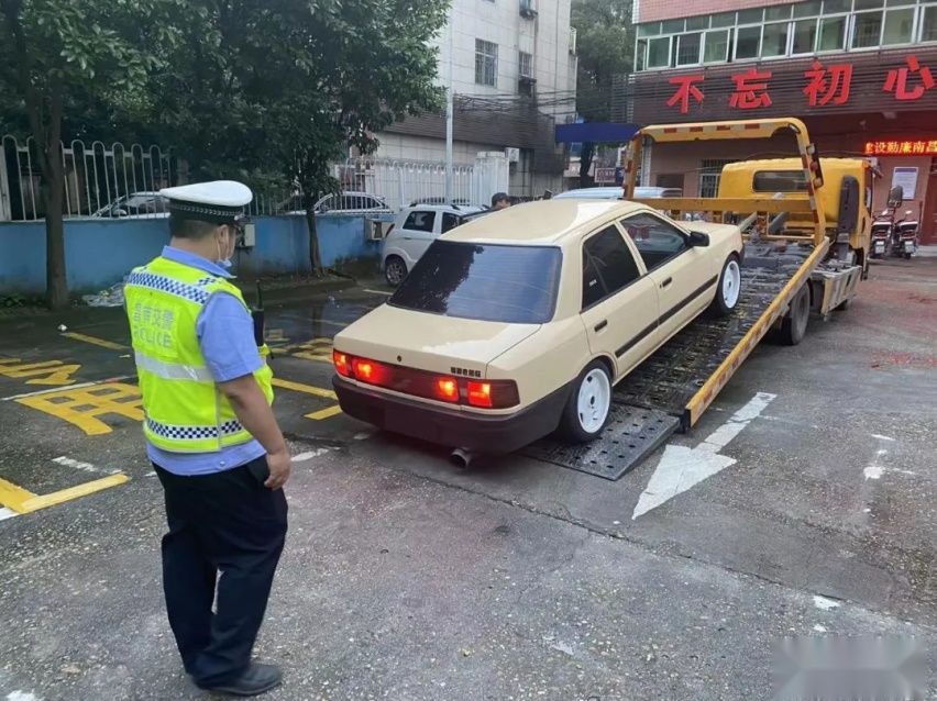 01年的马自达323也能玩得这么帅？改装+车身价只需两万多