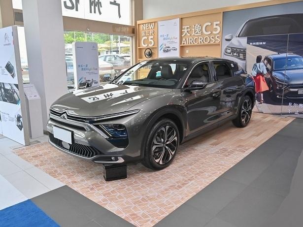 先走心再走量！凡尔赛C5X总算到店，全系爱信8AT，预售仅14.37万