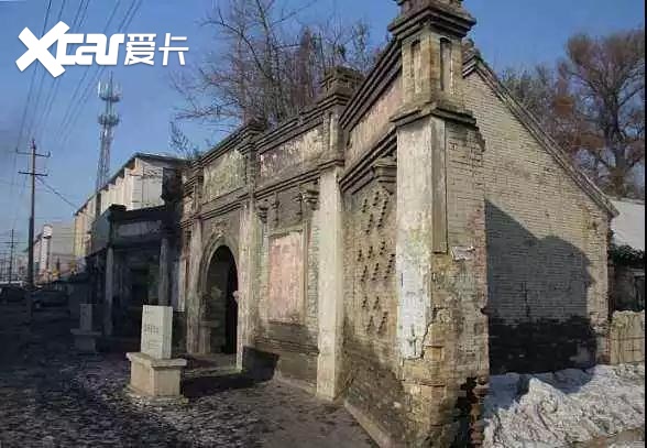 这座中国唯一省市同名的城市，因一条铁路改变命运...