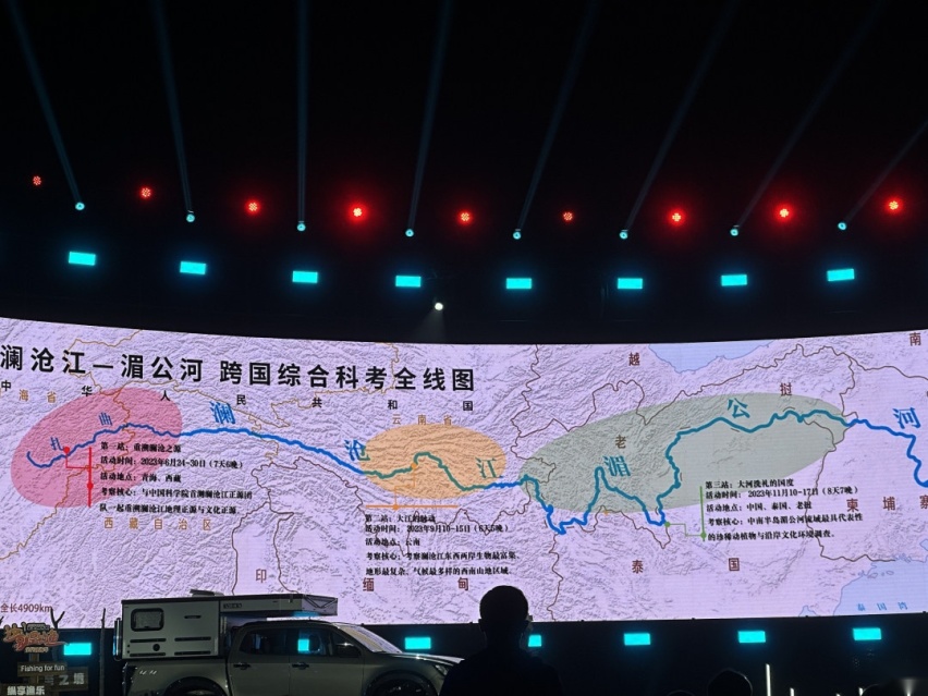 江西五十铃D-MAX V-CROSS开始预售！内饰换新 换装采埃孚8A