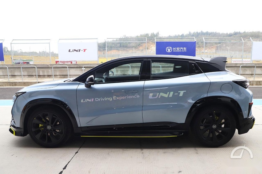 家用SUV敢硬闯赛道？换装2.0T+8AT的长安UNI-T并非只顾家！