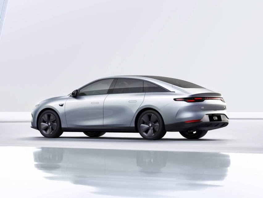 15万级主流纯电家轿之争 零跑C01对比比亚迪秦plus ev