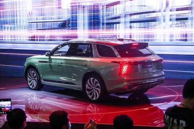 红旗的新车,卖到75万一台,车长五米二,加速只需4.9S