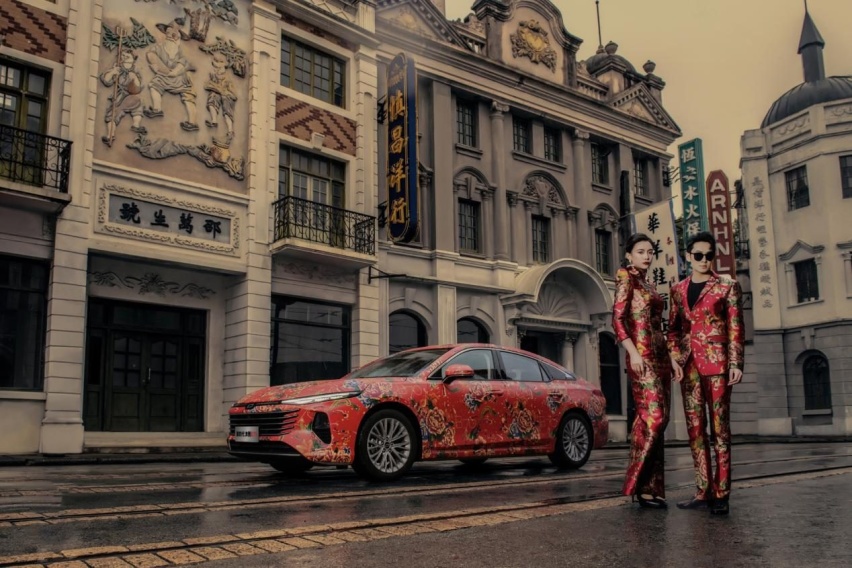 国潮还能这么玩？！在上海繁花现场，一汽奔腾X东北大花惊艳亮相