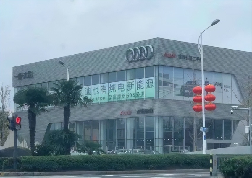 汽车行业疯狂内卷 公路三大妈变赠品 BBA全面混战