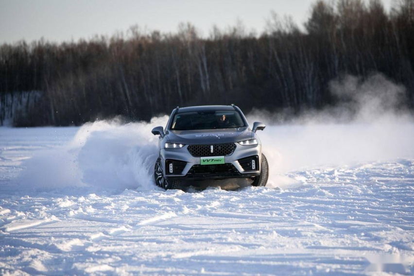 舞一曲油电混动冰上华尔兹 WEY VV7 PHEV冰雪试驾