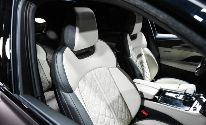 长度赶超奥迪Q7、宝马X5，提供6/7座椅布局，奥迪Q6发出真香警告