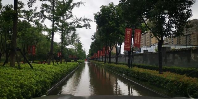 又到梅雨季，出门考验车辆时候到了！“全能”奇骏该你上了！