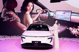 卷疯了日产N7单月交付破万，东风日产于成都车展官宣全新限定玫瑰摩卡新内饰！