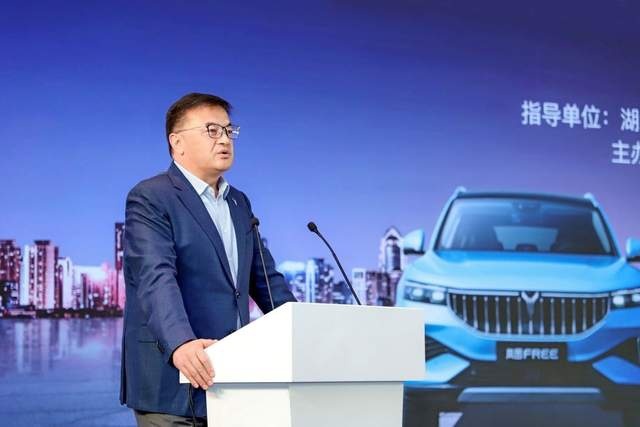 岚图梦想家开启首批交付，现场大客户战略签约6000辆订单