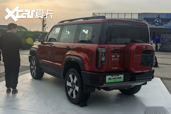 北京越野BJ40增程长续航版上市 17.98万元起