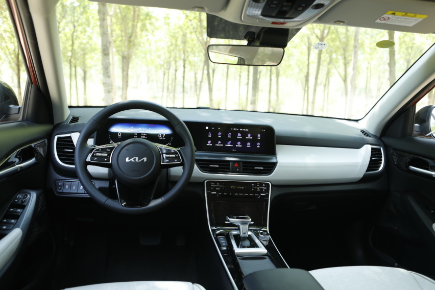 10万元起，年轻人的第一辆家用SUV？驾驶起亚2023款赛图斯1.4T