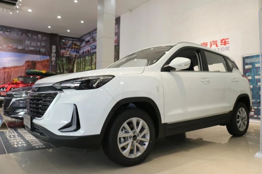 时尚于形、务实于心,探店解读首辆车佳选BEIJING-X3