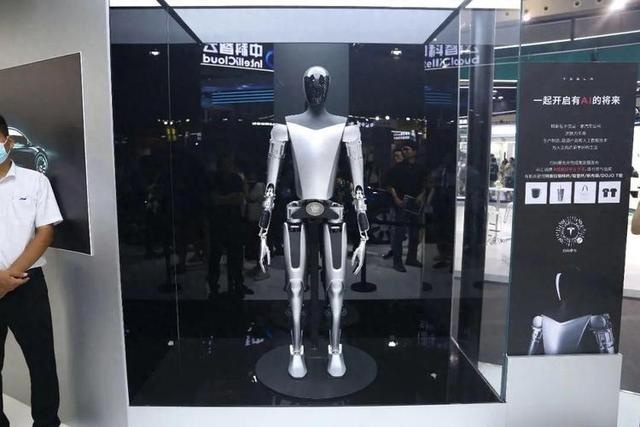 稚晖君出走华为半年造出人形机器人，挑战特斯拉，创新未来