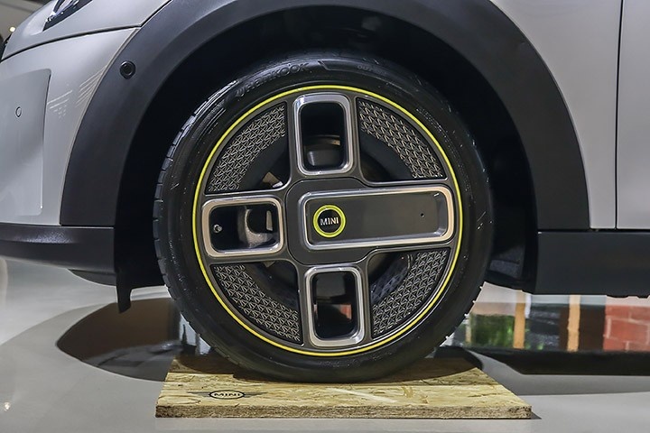 实拍MINI Cooper SE电动车，最长续航234 公里