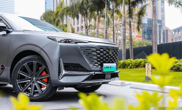 20万预算选插混SUV，护卫舰07和UNI-K 智电iDD谁更值？