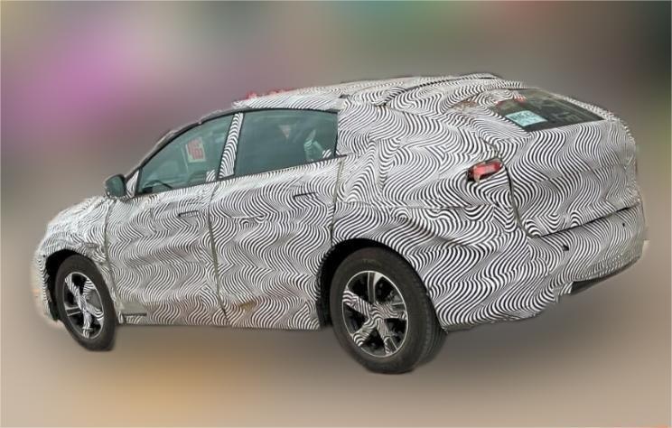 小鹏全新SUV路试曝光，采用溜背设计，剑指Model Y