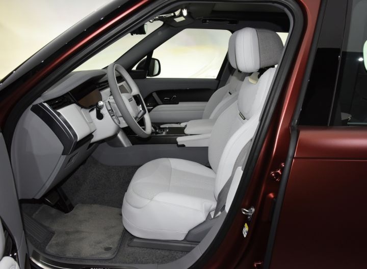 4.4T V8双涡轮，内饰壕无人性，全新路虎揽胜系列成都车展正式上市