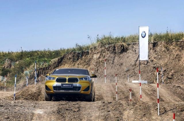 能跑还能野 双M加持创新BMW X2