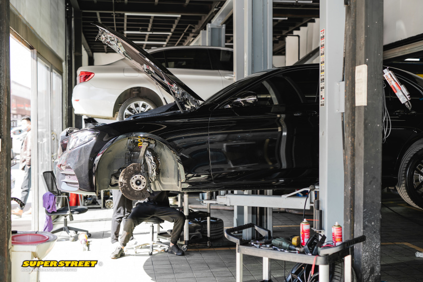 奔驰E级更换Brembo HP2000刹车片CZV打孔刹车盘