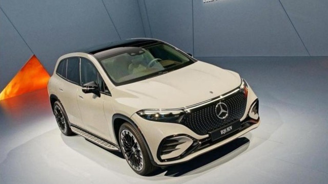 一百多万买奔驰EQS SUV，大型SUV可选7座还能越野，值不值？