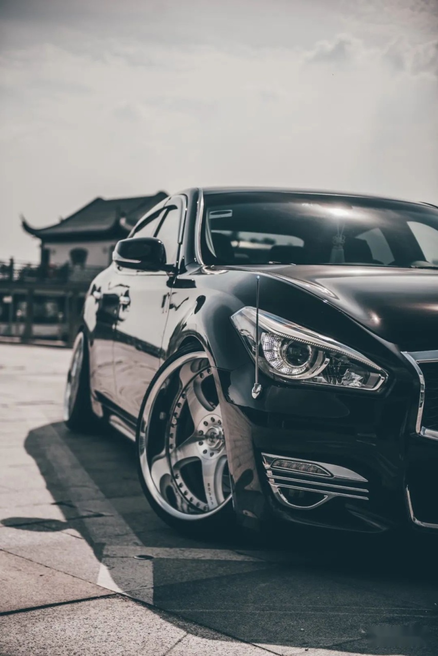 VIP风拉满的英菲尼迪Q70L，一套气动、一套轮毂就够了