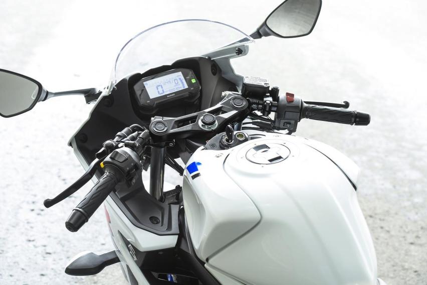 铃木GSX-R125入门摩托详解，单缸水冷最大15马力