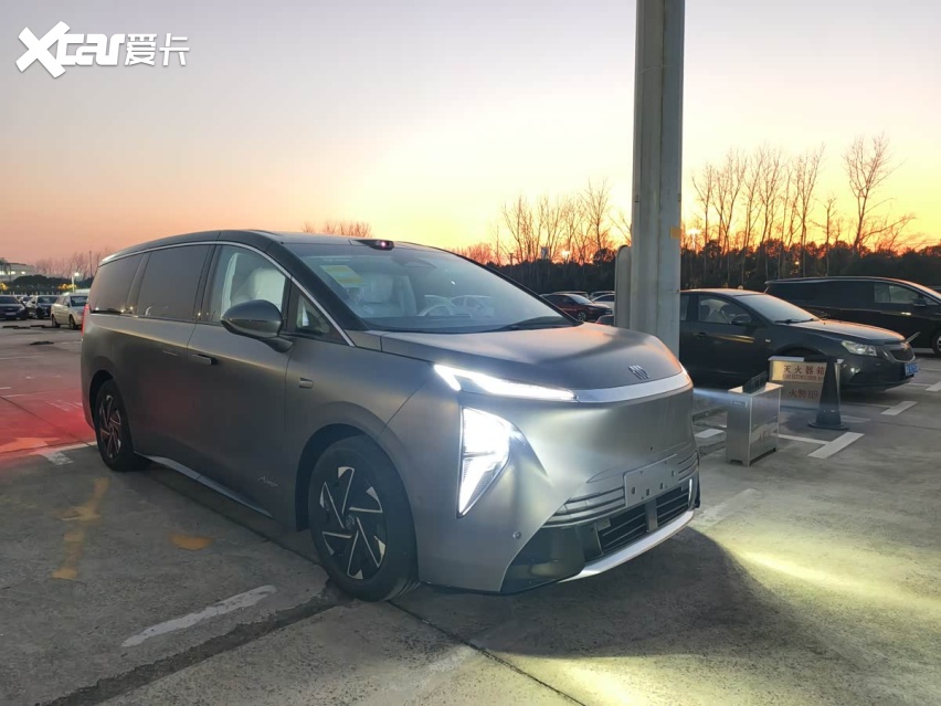 别克至境世家纯电版实车曝光,定位纯电MPV,上半年发布