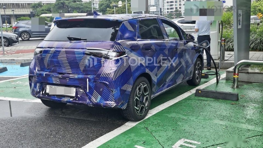 比亚迪海豚韩国道路测试曝光，将在今年上市！