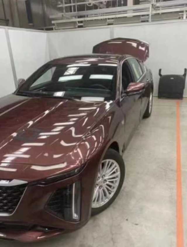 新款凯迪拉克CT6国产版谍照 配备贯穿式双联屏 搭载2.0T+10AT